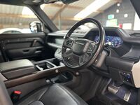 LAND ROVER DEFENDER 110